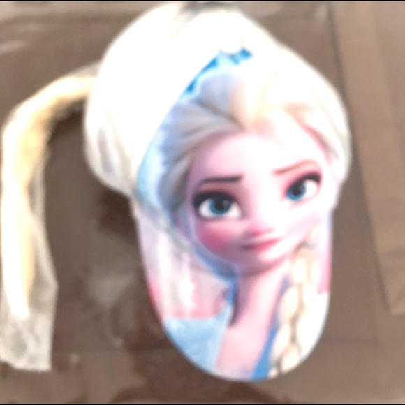 SALE DISNEY FROZEN 2 ELSA BASEBALL CAP WITH HAIR - Picture 3 of 4
